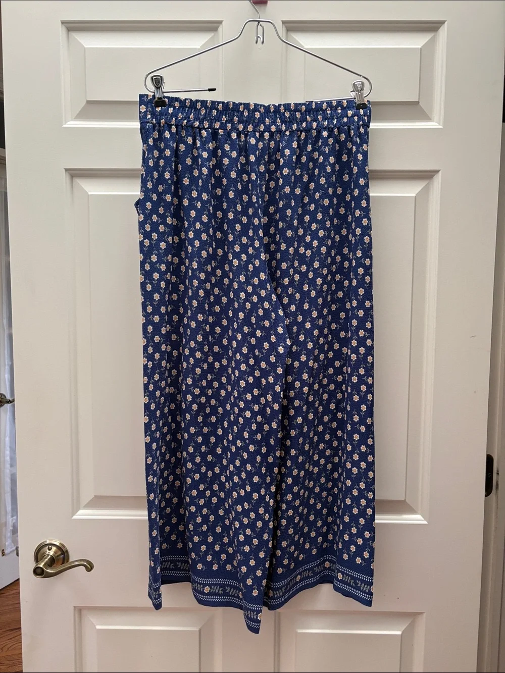 Max Edition Blue Floral Matching Top and Pants Set with Cream Daisy Blooms New